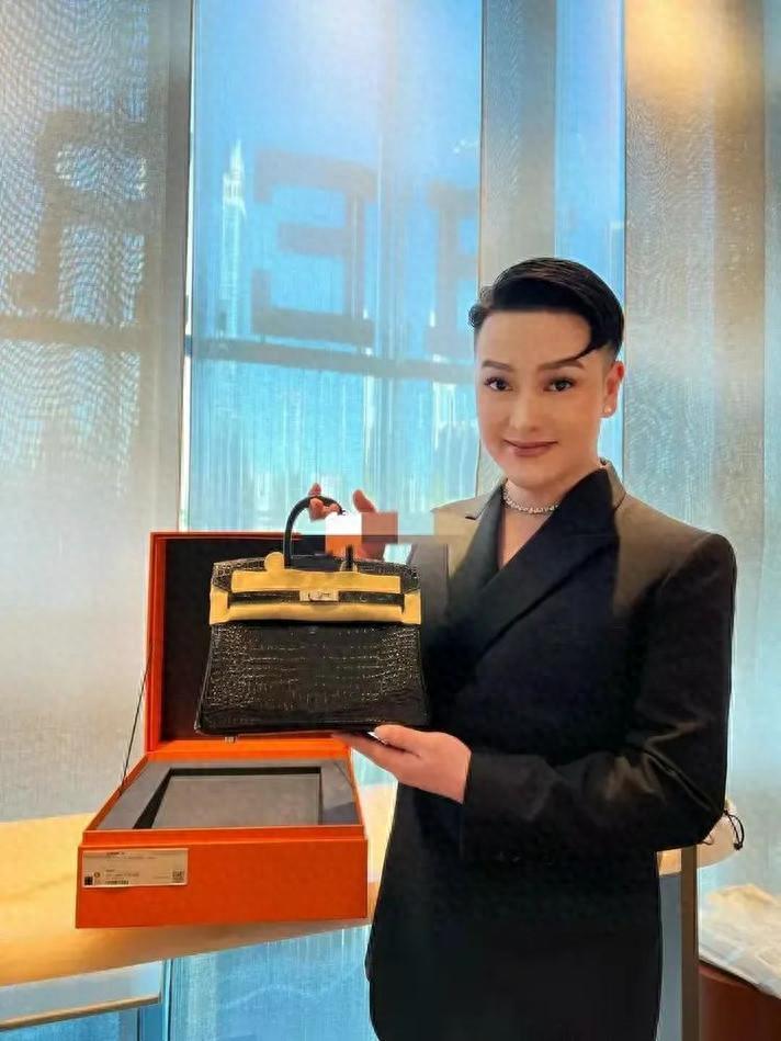 乐鱼竞猜-人民日报怒批！炫富、偷税749万、跑国外，现又来“割内地韭菜”